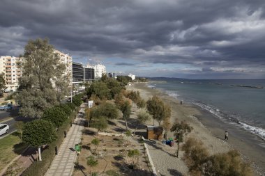 Akdeniz kıyısında Şehir.