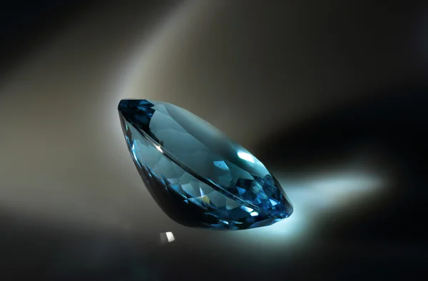 Přírodní modrý topaz. — Stock fotografie