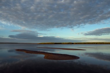 Sabah sakin nehir ve kum alüvyon.