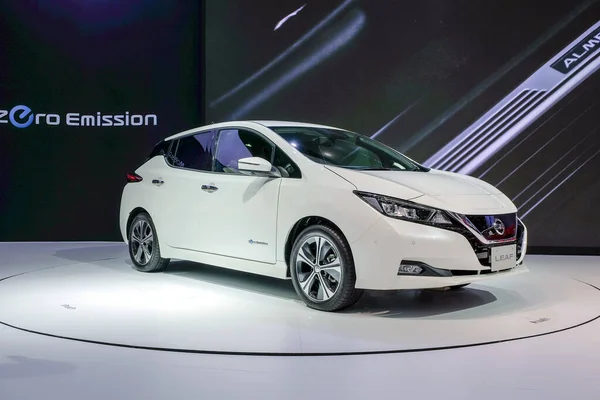 Nissan LEAF, sıfır emisyon% 100 elektrikli araba IMPACT Challenger Muang Thani 'de 11 DEC 2017 DEC 1 - 11 DEC 2017 tarihli 34. Tayland Uluslararası Motor Fuarı' nda sergilenmektedir.