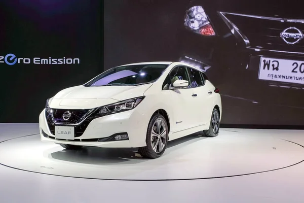Nissan LEAF, sıfır emisyon% 100 elektrikli araba IMPACT Challenger Muang Thani 'de 11 DEC 2017 DEC 1 - 11 DEC 2017 tarihli 34. Tayland Uluslararası Motor Fuarı' nda sergilenmektedir.