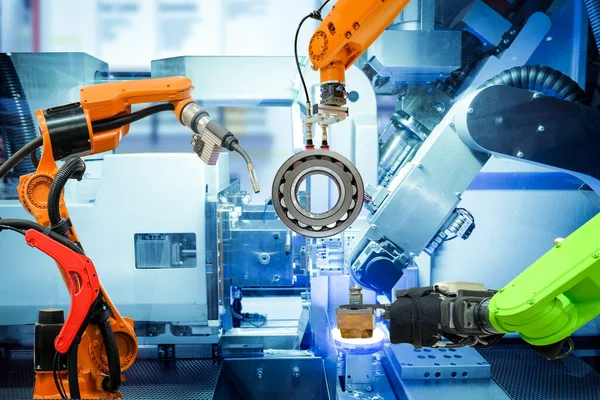 Endüstriyel robotik kaynak ve robot sürükleyici akıllı fabrika, makine mavi ton arka plan, endüstri 4.0 ve teknoloji