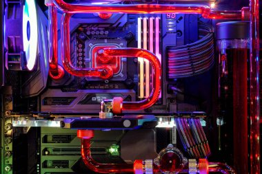 Masaüstü PC Oyun ve Su Soğutma İşlemcisi LED RGB ışık durumu çalışma modu, dahili pc durum teknolojisi arkaplanı