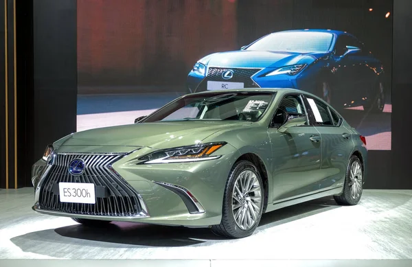 Non thaburi-Tayland 28 NOV 2018: Lexus ES 300h (35. Tayland Uluslararası Otomobil Fuarı 2018) 28 NOV - 10 DEC 2018 IMPACT Challenger Muang Thong Thani
