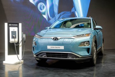 Nonthaburi-Thailand 30 NOV 2018: HYUNDAI KONA Electric Show, The 35. Tayland Uluslararası Motor Fuarı 2018, IMPACT Challenger Muang Thong Thani 'de 10 DEC 2018