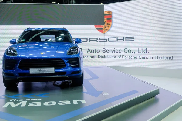 nonthaburi-Thailand 30 NOV 2018: PORSCHE Yeni Macan sergileniyor The 35. Tayland Uluslararası Motor Fuarı 2018, 28 NOV - 10 DEC 2018, IMPACT Challenger Muang Thong Thani