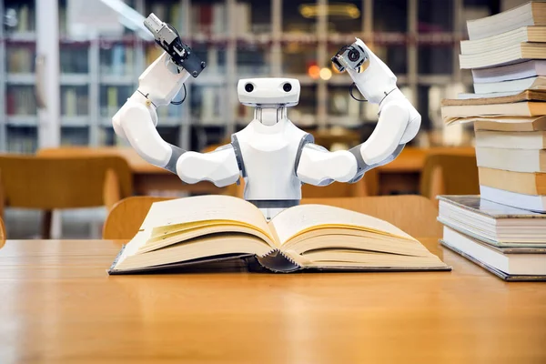 Akıllı yapay zeka robotları kütüphanede ders kitapları okuyor, gelecekte insanlarla çalışmak ya da onların yerini almak için, akıllı telefonlar ile operasyonu kontrol etmek için çalışıyor.