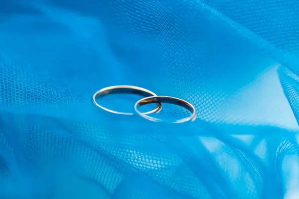 Mavi arka planda alyanslar