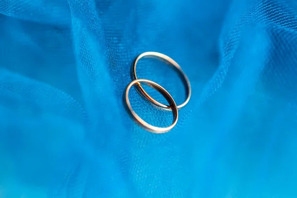 Wedding rings on a blue background — Stock Photo, Image