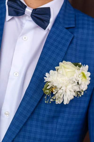 Blauwe pak bruidegom — Stockfoto