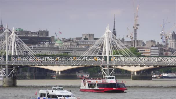 Londra Regno Unito Circa 2019 Hungerford Bridge Golden Jubilee Bridges — Video Stock