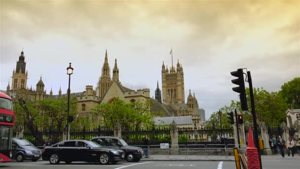 London Circa 2019 Vehicle Foot Traffic Clock Tower Bekend Als — Stockvideo