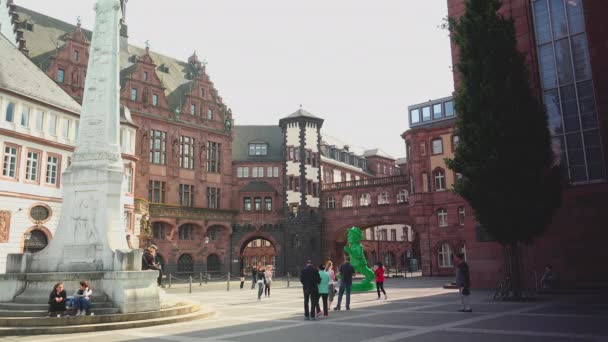 Frankfurt Germany 2019年左右 位于法兰克福的罗默北翼和埃菲茨登克马尔纪念碑 这座桥被称作 叹息桥 是意大利威尼斯的一座桥 — 图库视频影像