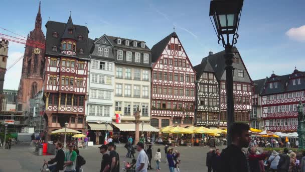 Frankfurt Alemania Circa 2019 Ciudad Vieja Frankfurt Gente Paseo Turistas — Vídeo de stock