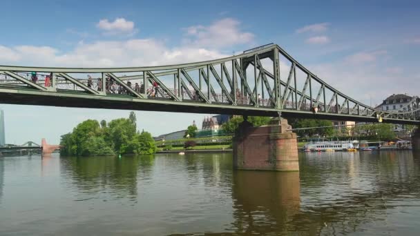 Frankfurt Duitsland Circa 2019 Iron Footbridge Eiserner Steg Frankfurt Duitsland — Stockvideo
