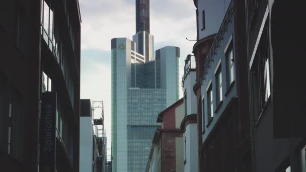 2019 사람들이 프랑크푸르트 의노을을 걷는다 세기이래로 이곳은 독일에서 유명하고 거리중 — 비디오