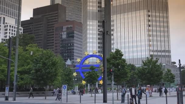 Frankfurt Tyskland 2019 Willy Brandt Square Skyskrapor Och City Symbol — Stockvideo