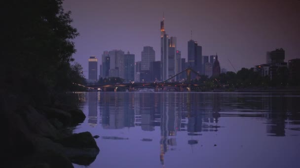 Frankfurt Περίπου 2019 Κτίρια Της Τράπεζας Κατά Μήκος Του Ποταμού — Αρχείο Βίντεο