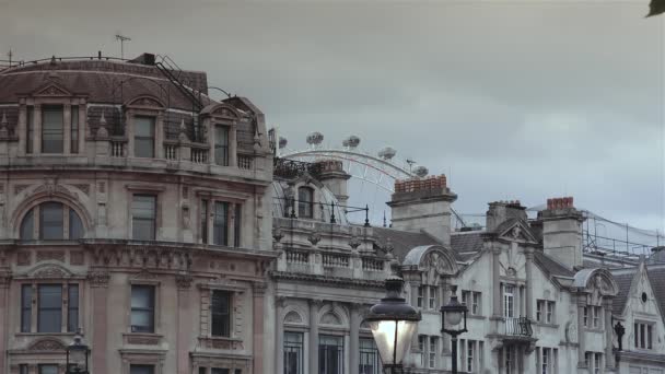 London Około 2019 Ludzie Odwiedzają Trafalgar Square Londynie Jedna Najbardziej — Wideo stockowe