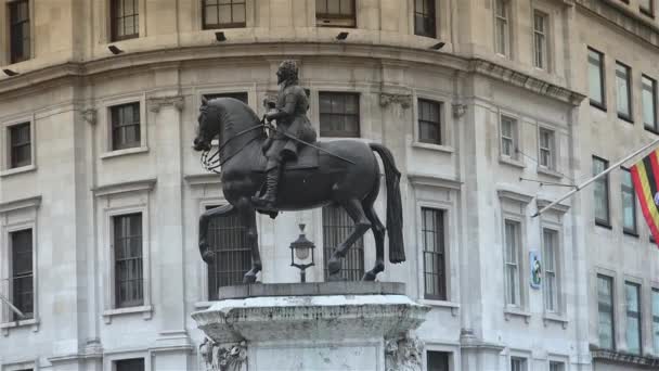 London Około 2019 Ludzie Odwiedzają Trafalgar Square Londynie Jedna Najbardziej — Wideo stockowe