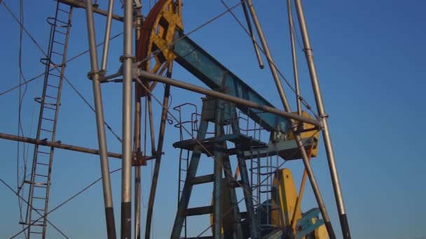 Silhouettes Oil Wells Pumping Sunset — Stock Video