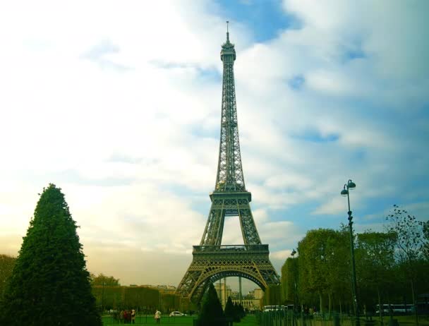 Paříž: turistická kancelář před Eiffelskou věží-Paříž, Francie. časový výpadek, 4k
