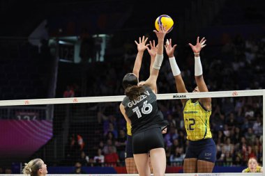 20-05-2025 İstanbul Türkiye: Kanadalı bayan voleybol takımı Voleybol Milletler Ligi karşılaşmasında görev başında
