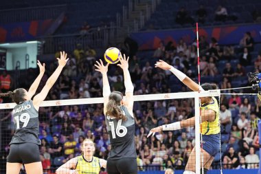 20-05-2025 İstanbul Türkiye: Kanadalı bayan voleybol takımı Voleybol Milletler Ligi karşılaşmasında görev başında