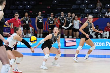 20-05-2025 İstanbul Türkiye: Kanadalı bayan voleybol takımı Voleybol Milletler Ligi karşılaşmasında görev başında