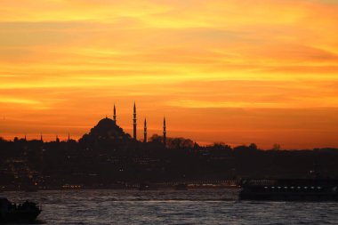 İstanbul 'da günbatımı, hindi