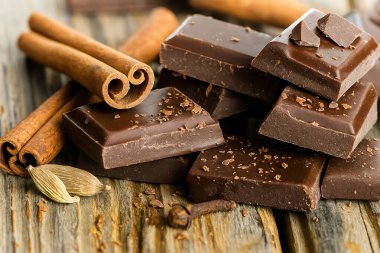 Tarçın çubuklu çikolata.