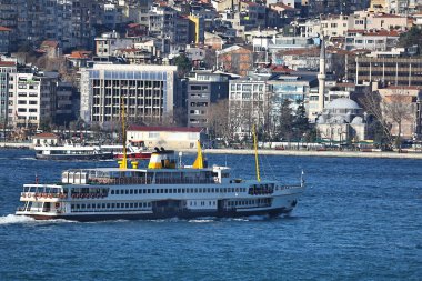 15-01-2026 İstanbul Türkiye: İstanbul Boğazı 'nda şehir planına sahip geleneksel feribot gezisi