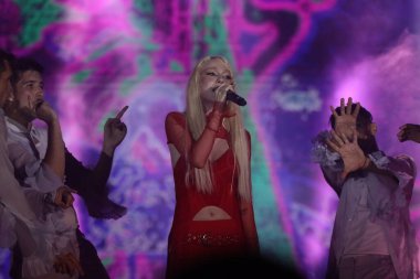 30-08-2023 İstanbul Türkiye: Gne konserde canlı performans sergiliyor