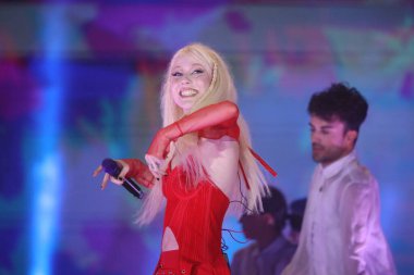 30-08-2023 İstanbul Türkiye: Gne konserde canlı performans sergiliyor