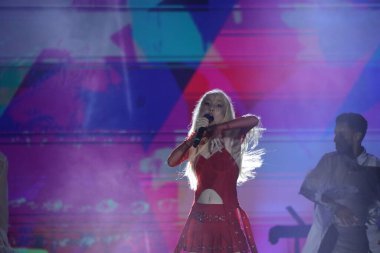 30-08-2023 İstanbul Türkiye: Gne konserde canlı performans sergiliyor