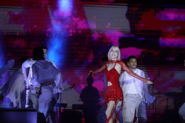 30-08-2023 İstanbul Türkiye: Gne konserde canlı performans sergiliyor