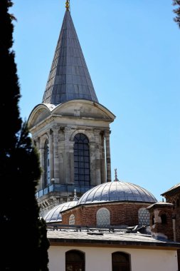 20-01-2024 İstanbul Türkiye: Padua Kilisesi 'ndeki Aziz Anthony içinde tavan ve mimari ayrıntılar