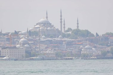 20-01-2024 İstanbul Türkiye: Padua Kilisesi 'ndeki Aziz Anthony içinde tavan ve mimari ayrıntılar
