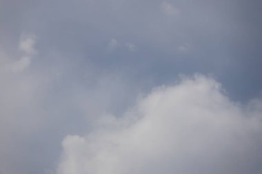 Bulutlu güzel gökyüzü, doğa arka planı.