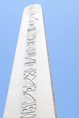 30-05-2024 İstanbul Türkiye: Theodosius 'un Obelisk' i Sultanahmet Meydanı 'nda duruyor