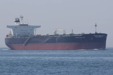 Deniz zeminli bir petrol tankeri gemisi