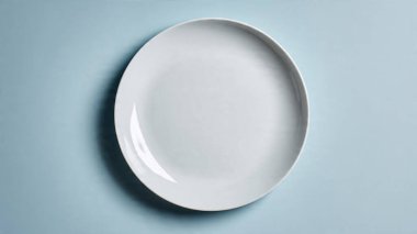 Kopyalama - boşluk ile mavi arkaplan üzerinde boş tabak