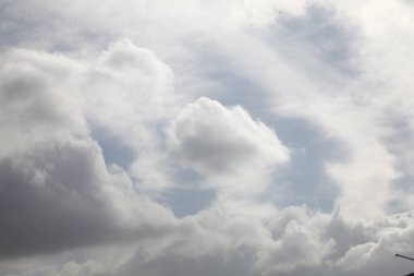 Gökyüzündeki bulutlar