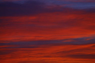 Güzel gün batımı gökyüzü bulutlu