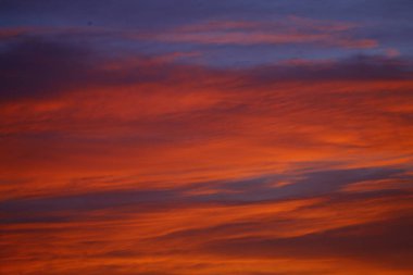 Güzel gün batımı gökyüzü bulutlu