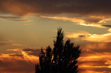 Bulutlu güzel günbatımı gökyüzü, çevre ve doğa, doğa