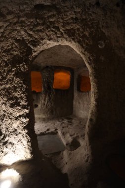 Kapadokya 'daki bir mağaranın dikey görüntüsü.
