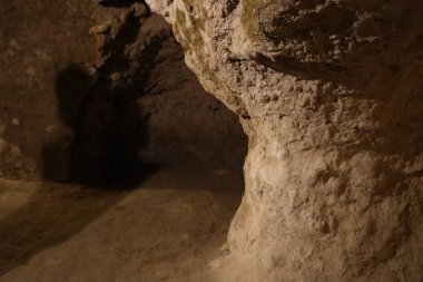 Kapadokya 'daki bir mağaranın dikey görüntüsü.