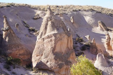 Kapadokyanın güzel manzarası, hindi