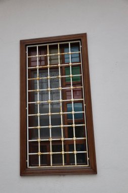 Eski evin şehrinin penceresi